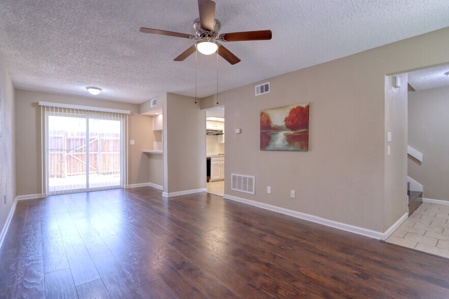 Building Photo - 711 Harbour Town Dr