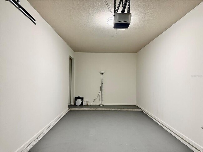 Building Photo - 8801 Villa View Cir