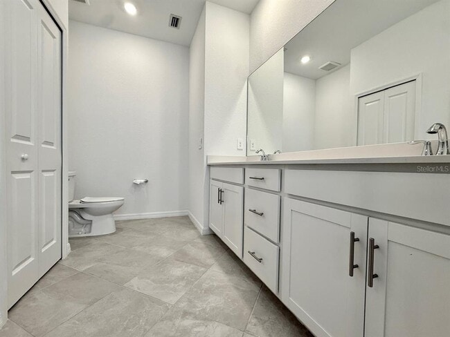 Building Photo - 14261 Heritage Landing Blvd