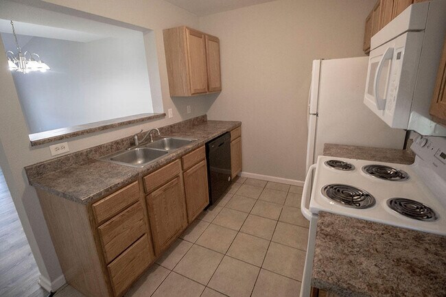 Building Photo - 1405 Greensboro Dr