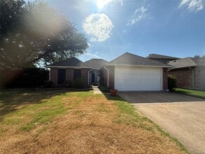 Building Photo - 5210 Manhassett Dr