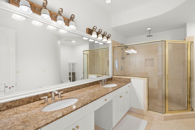 Building Photo - 2739 NE 15th St