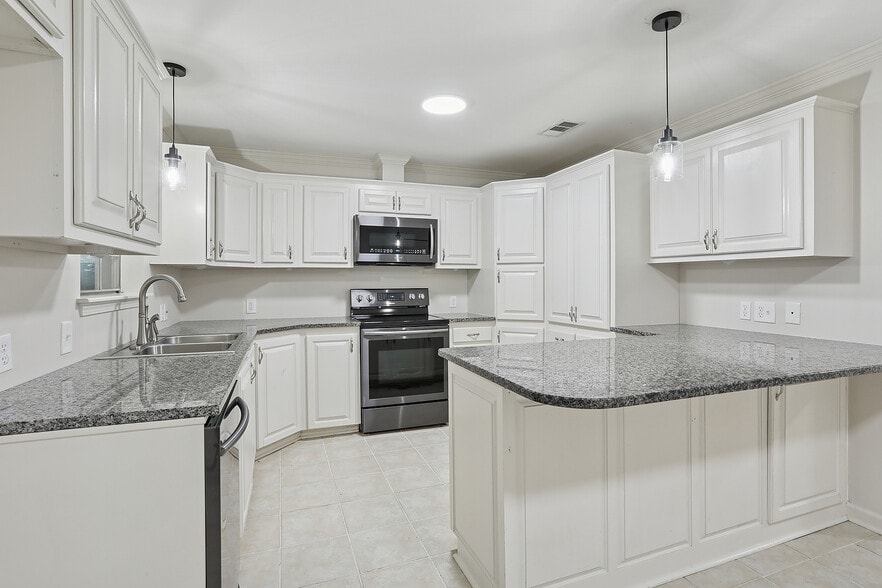 Kitchen - 11461 Gator Ln