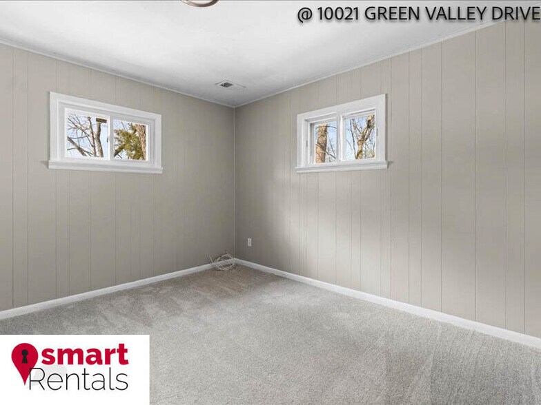 Building Photo - 10021 Green Valley Dr