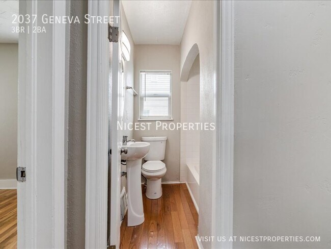Building Photo - Gorgeous Remodeled Home near Fitzsimons/An...