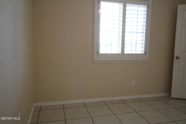 Building Photo - 9145 Begonia Pl