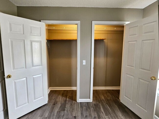 Building Photo - Spacious 4 Bedroom 2.5 bath in Hixson, TN 37343