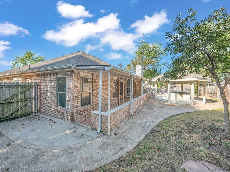 Building Photo - 307 Illinois Dr