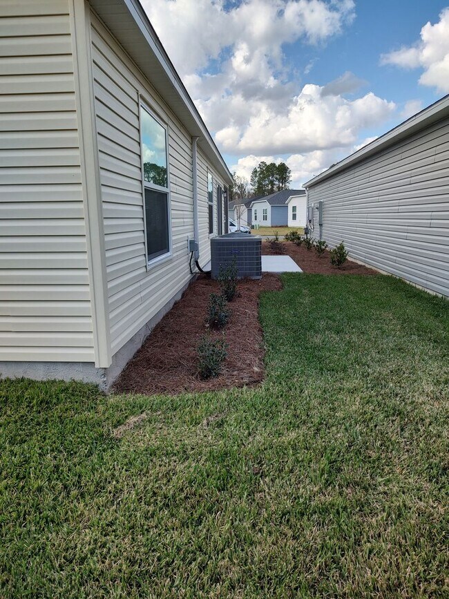 Building Photo - Ready to Rent Patio Villas in Deluna Village 55 + Community