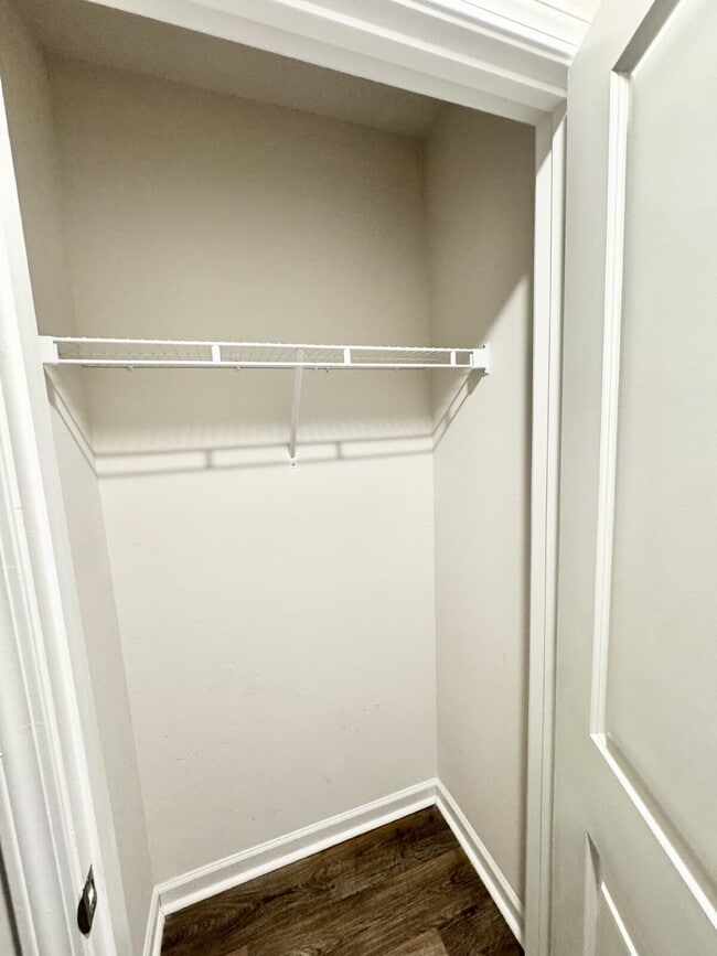 Building Photo - Seneca townhome - Price Just Reduced!