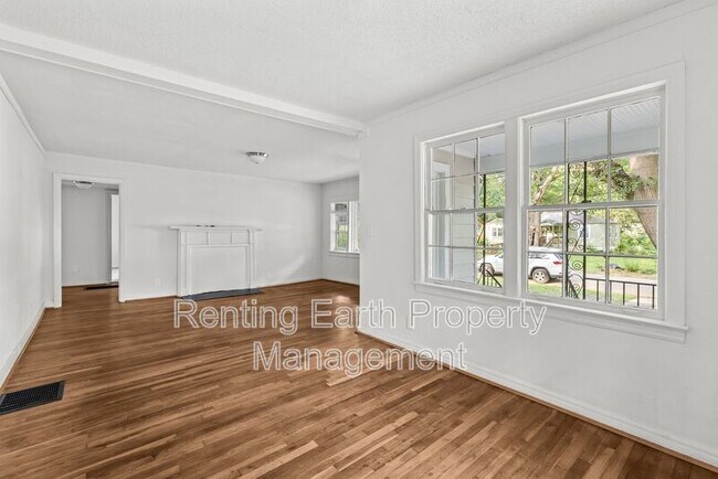 Building Photo - 832 Meadowbrook Dr