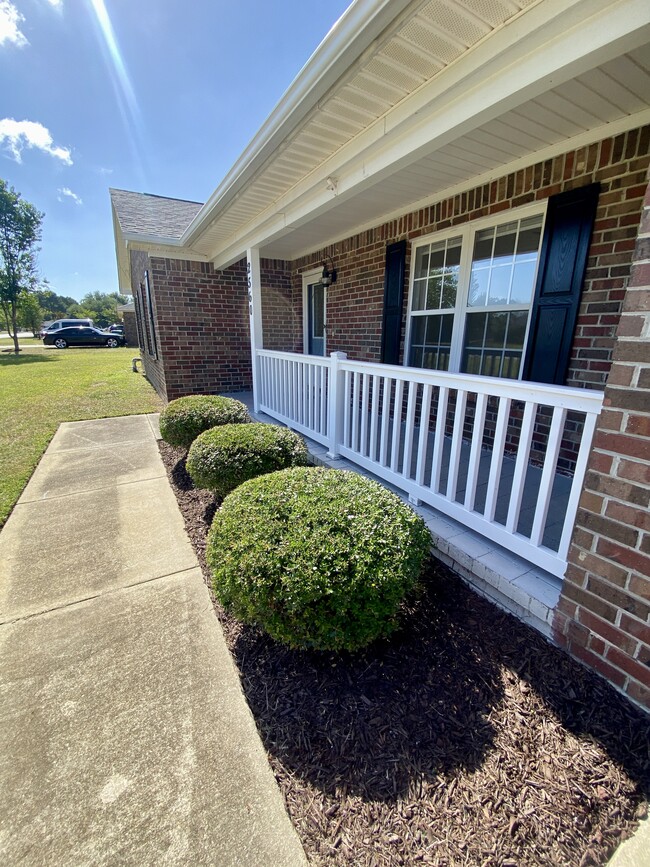 Building Photo - 2560 Nicholson Dr