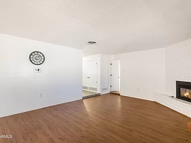 Building Photo - 579 E Raymond Dr