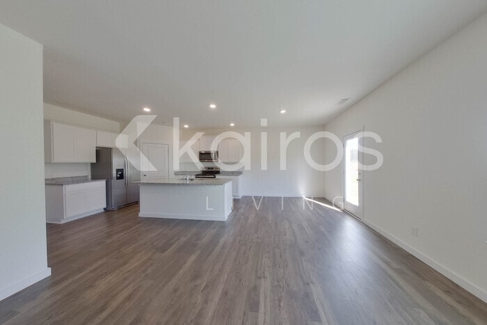 Building Photo - 4274 Scenic Dr SE