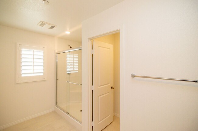 Building Photo - Brand New 3 Bed / 3 Bath Townhome In River...