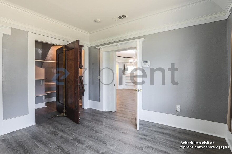 Building Photo - Unit