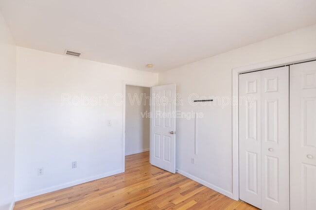 Building Photo - 10 Winthrop Dr