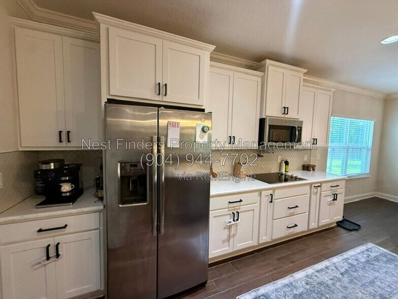 Building Photo - 300 N Shadowwood Dr