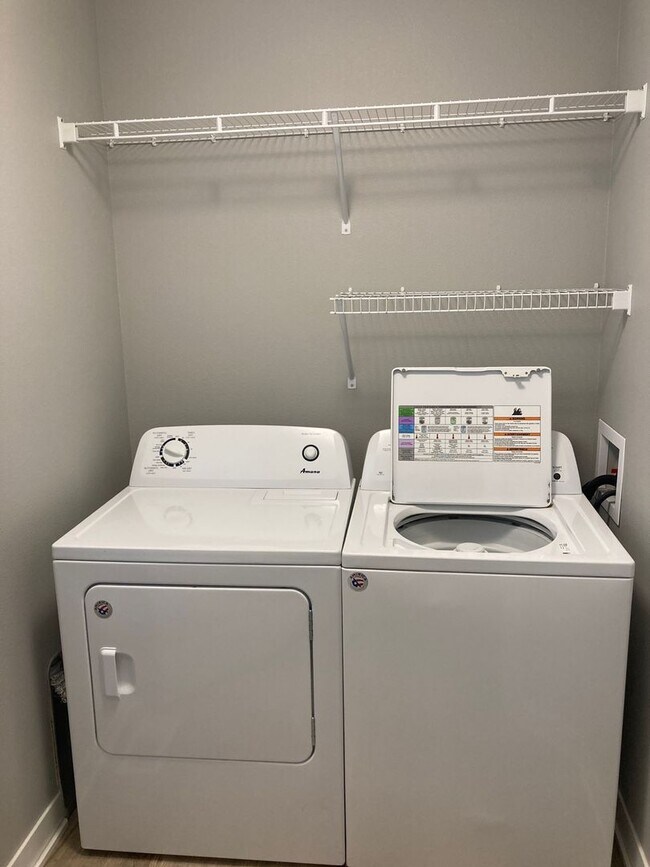 Building Photo - 916-918 9th Street