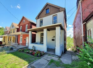 Building Photo - Updated flooring, finished basement, and great outdoor space in a walkable Swissvale location