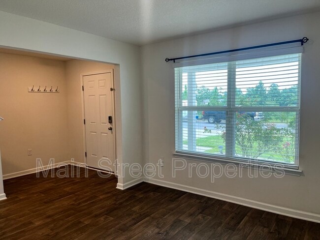 Building Photo - 5862 Blackhorse Cir