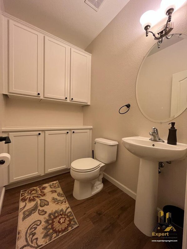 Building Photo - 305 Esplanade Cir