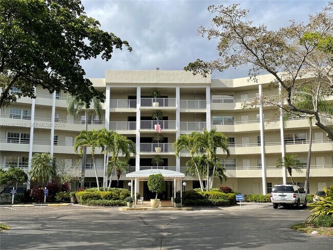 Building Photo - 805 Cypress Blvd