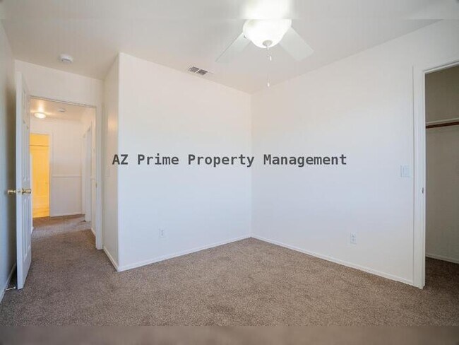 Building Photo - 13002 W Paradise Dr