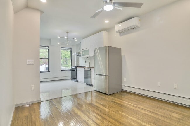 Primary Photo - 232 1st St