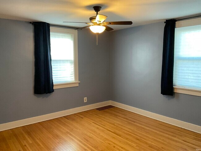 Building Photo - 3621 Hoagland Ave