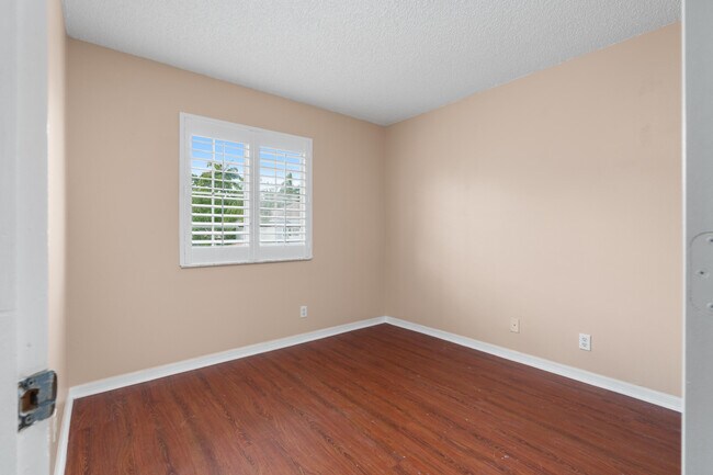 Building Photo - 1177 SW 44th Ave
