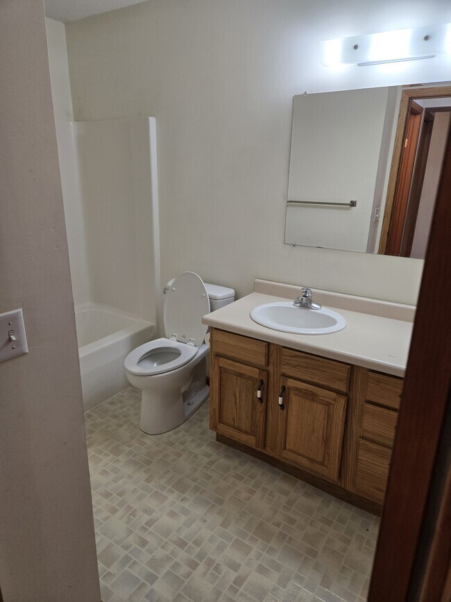 Building Photo - 806 Sycamore St