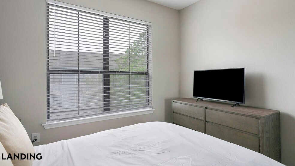 Building Photo - 2500 Woodland Park Dr