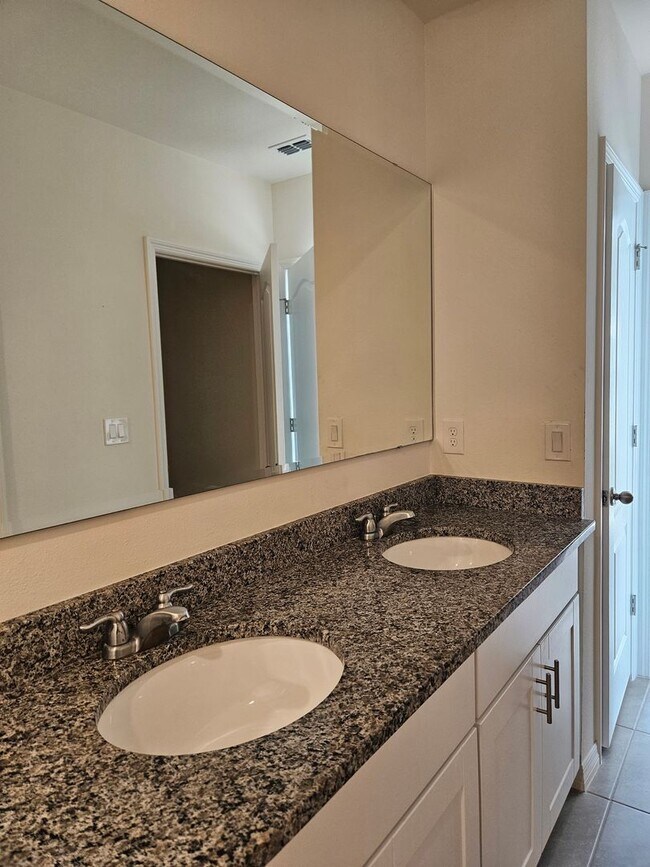 Building Photo - 3 BEDROOM 2 1/2 BATH TOWN HOME COMING SOON