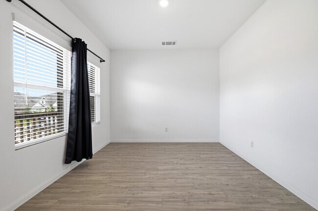 Building Photo - 14014 Roller Mls