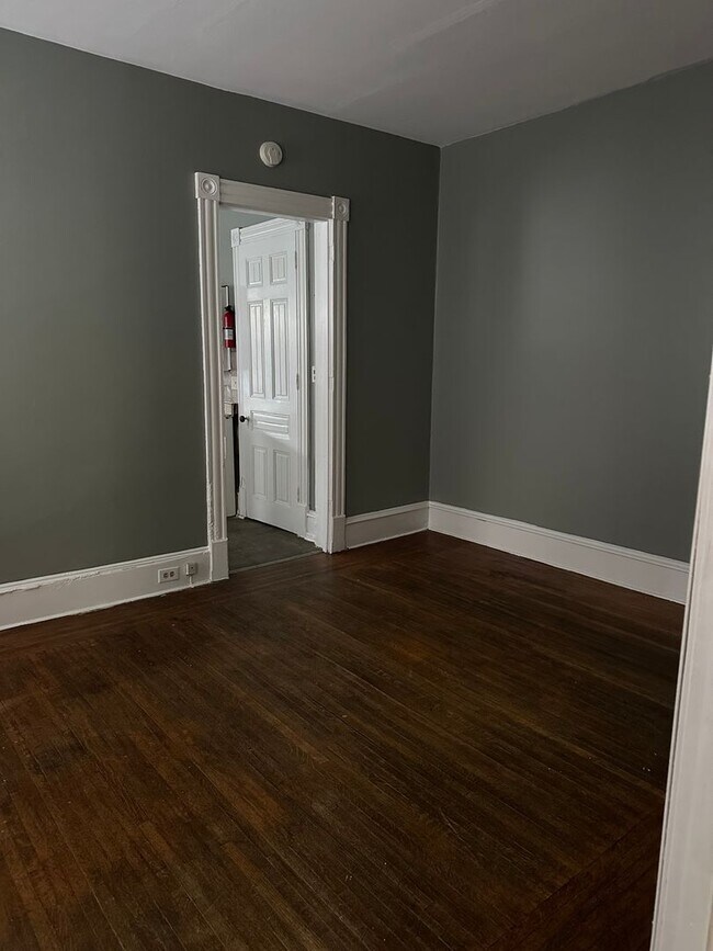 Building Photo - 405 Green Terrace