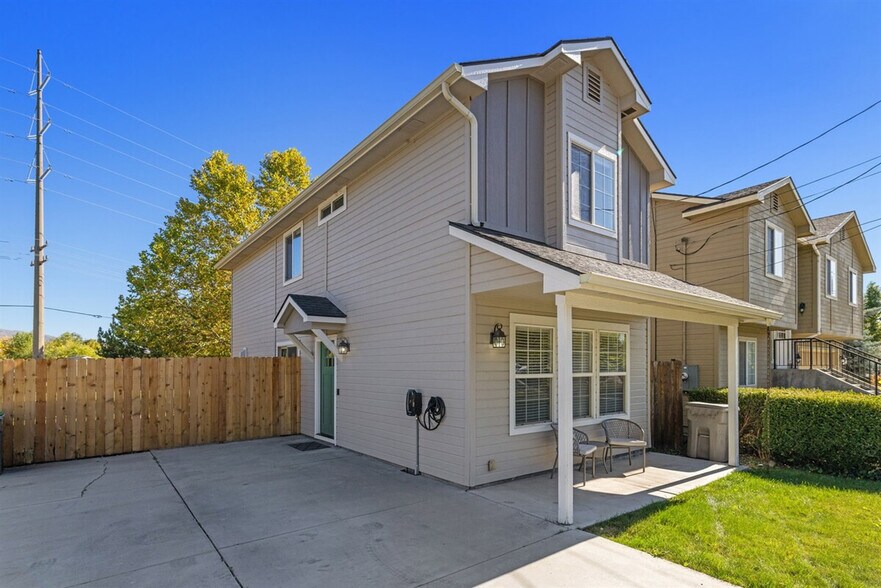 Building Photo - 2624 S Virginia Ave