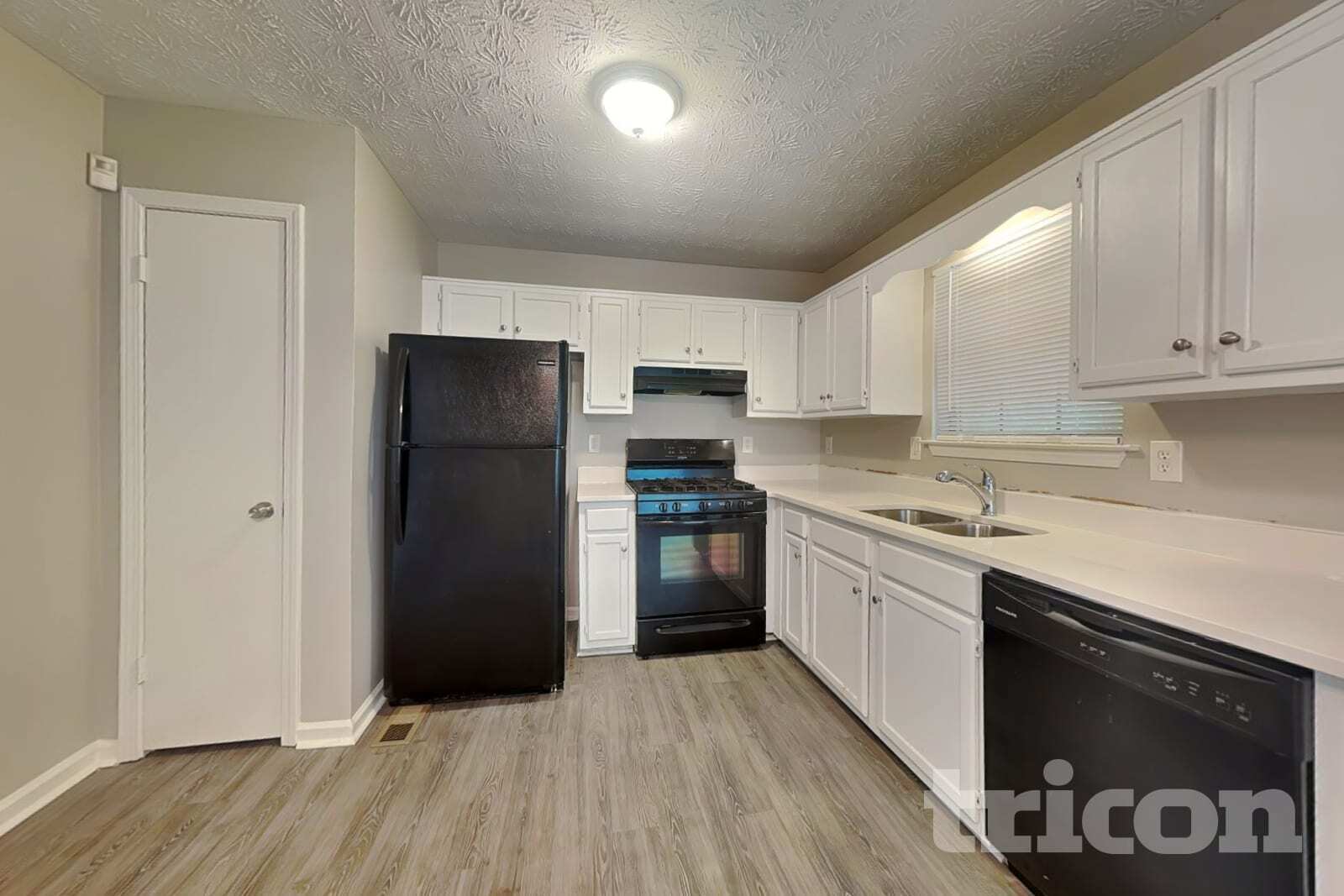 Building Photo - 1515 Olde Oak Dr