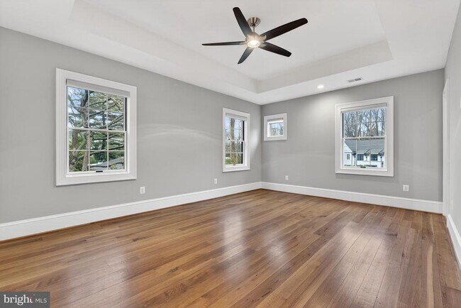 Building Photo - 7002 River Oaks Dr