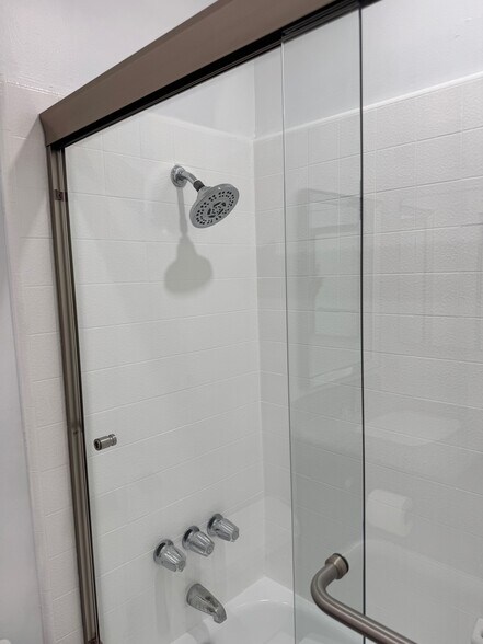 Building Photo - 5708 Woodman Ave