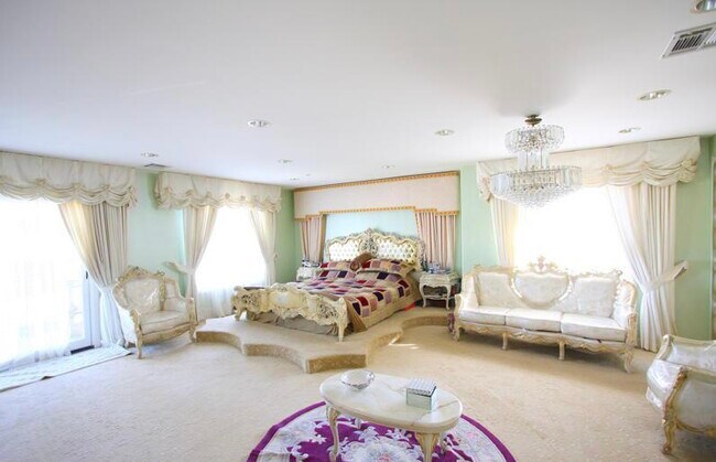 Building Photo - 921 Georgina Ave