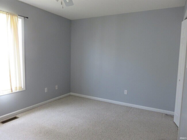 Building Photo - 3432 S Oaklawn Cir