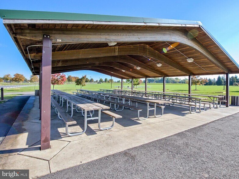 Building Photo - 6212 Adelay Ct W