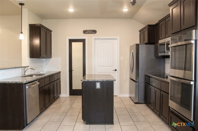 Building Photo - 2509 Meadow Lark Dr