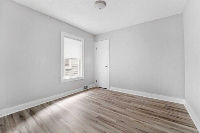 Building Photo - 260 Ardmore Dr
