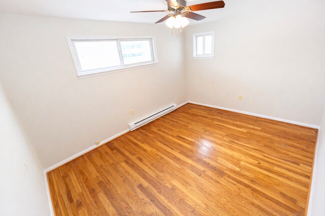 Interior Photo - NEVILLE COMMONS -- 159