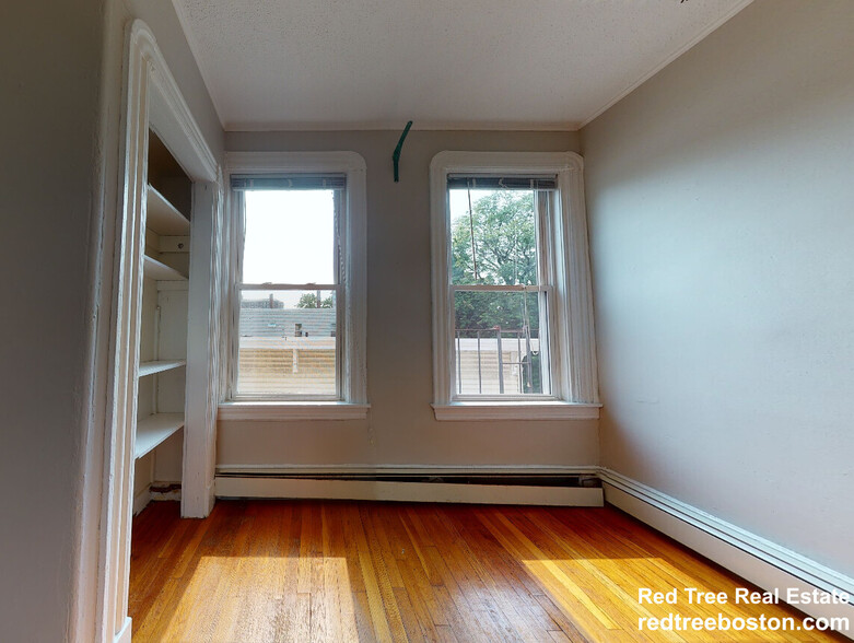 apt 3 - 560 Green St