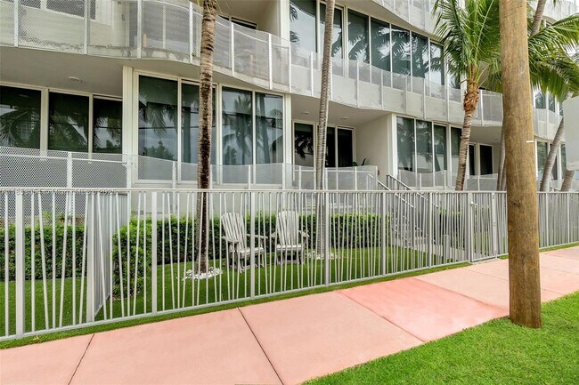 Primary Photo - 2100 Park Ave