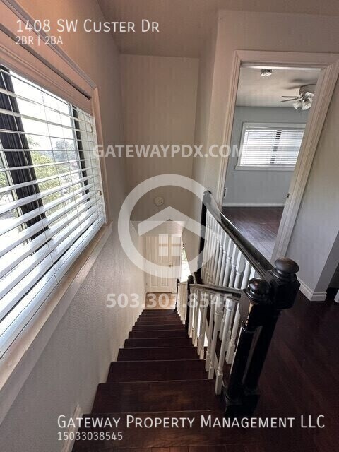 Building Photo - 1408 SW Custer Dr
