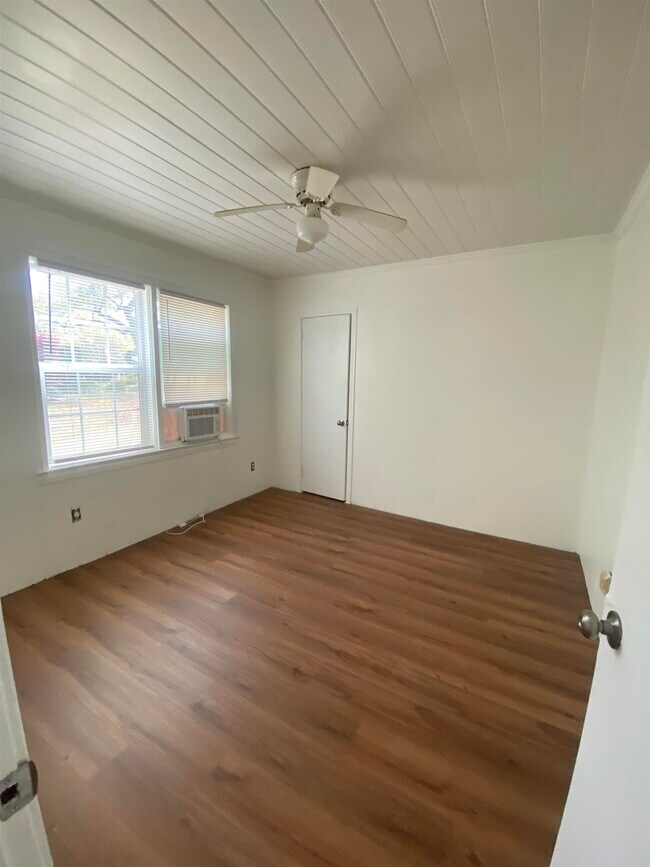 Building Photo - 2811 Sand Dunes Dr